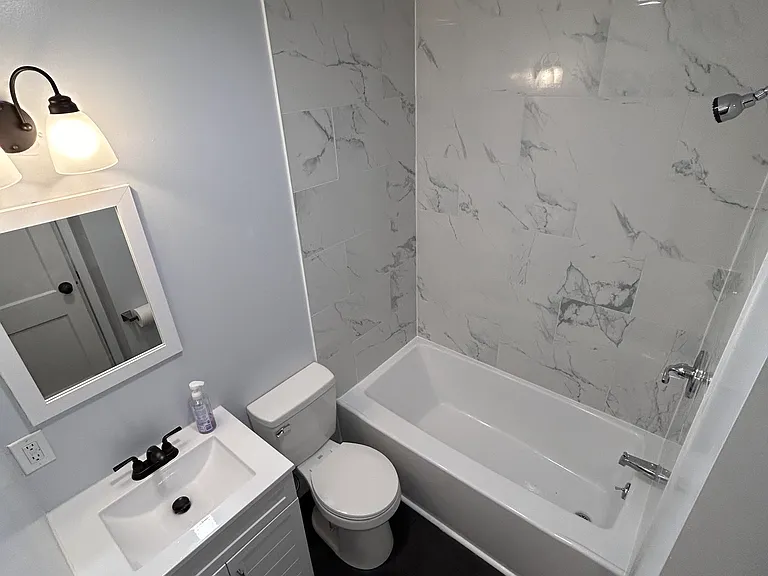 207 East Ave — Photo 8