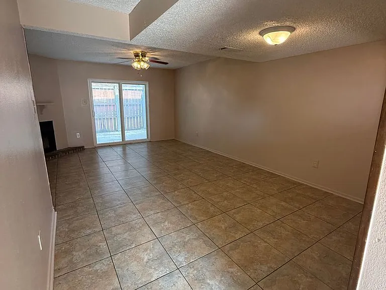 8911-8911 Gsri Ave — Photo 11