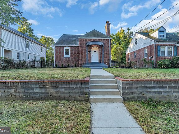 2nd image of 6207 Elmhurst St