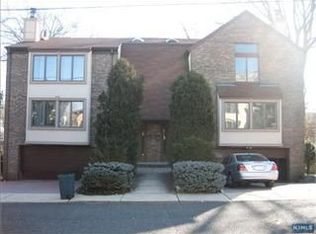 1590 Ann St, Fort Lee, NJ 07024