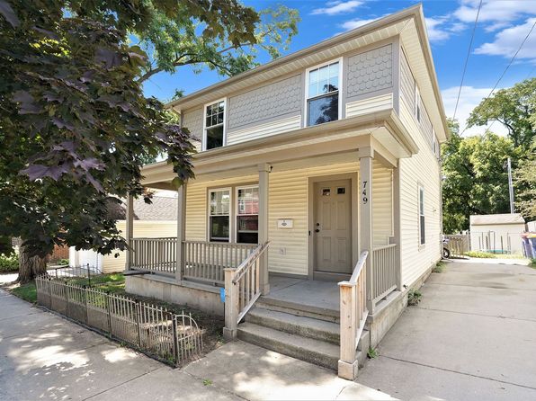 749 Dolbee Ave SE