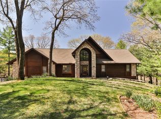 1514 Hawk Forest Rd, Ballwin, MO 63021