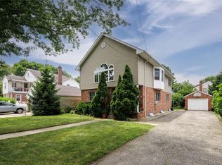 122 Irving Ave, Floral Park, NY 11001