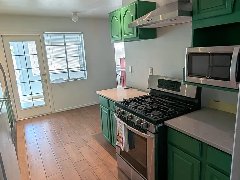 420 W Cheery Lynn Rd — Photo 13