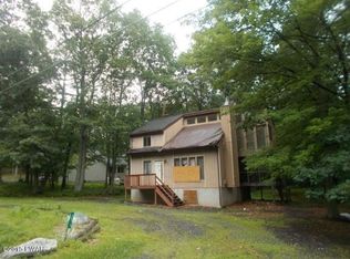 337 Sparrow Loop, Bushkill, PA 18324