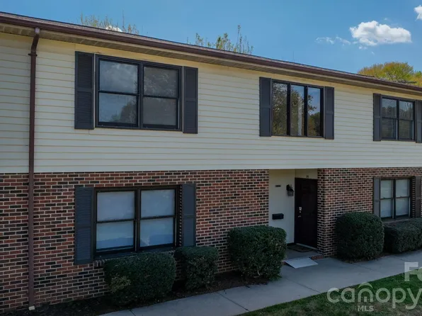 525 12th St SW APT 30, Hickory, NC 28602