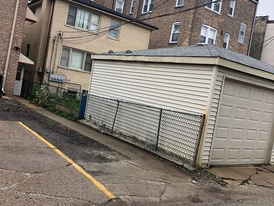 2nd image of 6221 N Francisco Ave #1