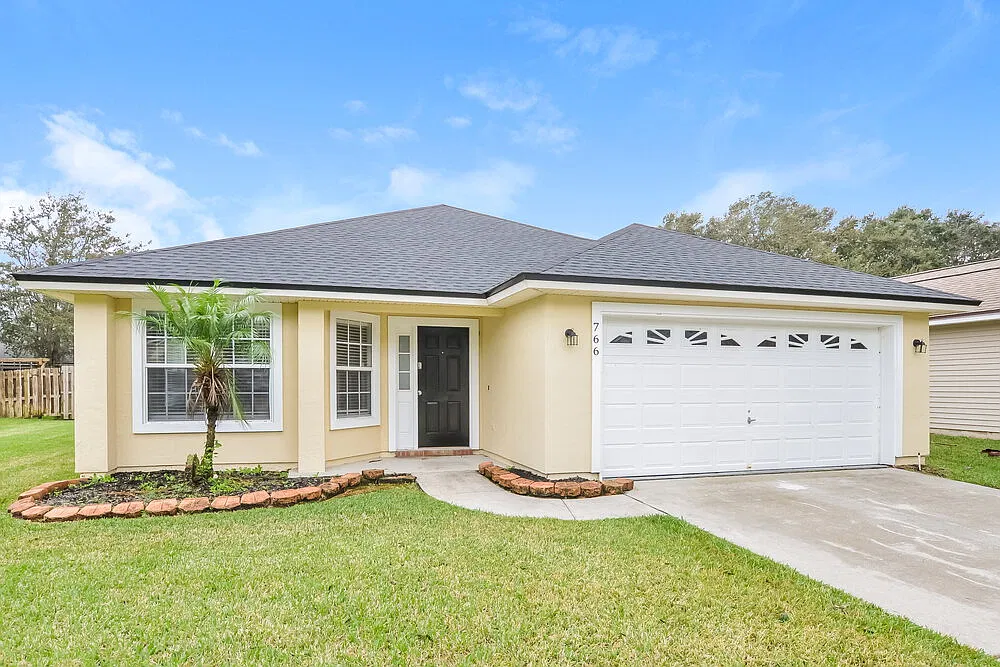 4 bed, 2.0 bath, 1959 sqft, $2,460 — Photo 3