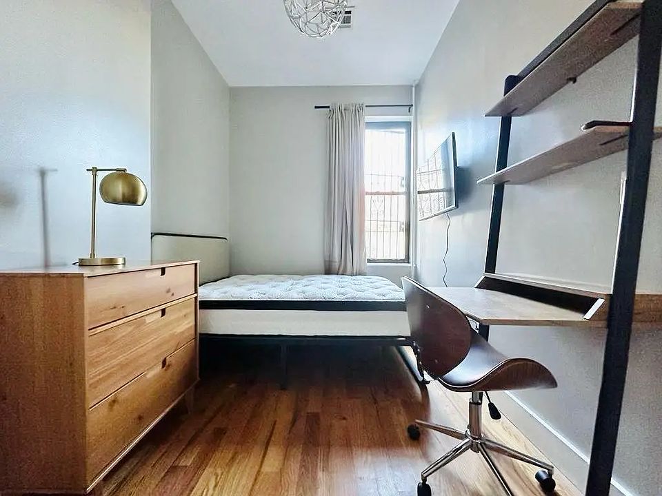 1st image of 195 Menahan St #1A