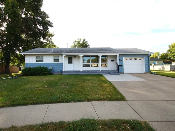 1518 Marsie Cir, Aberdeen, SD 57401