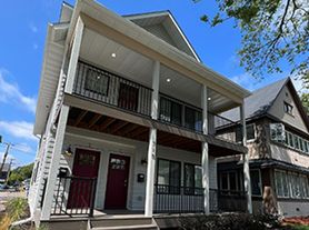 1125 8th St SE