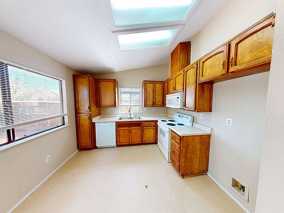 4th image of 2825 Cashew St