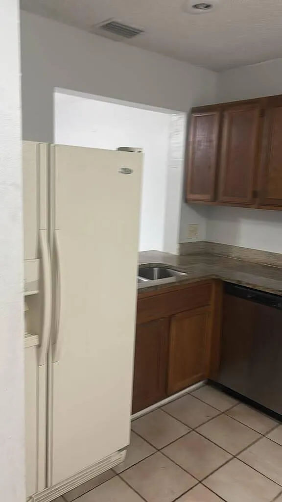 2 bed, 1.5 bath, 963 sqft, $1,900 — Photo 4