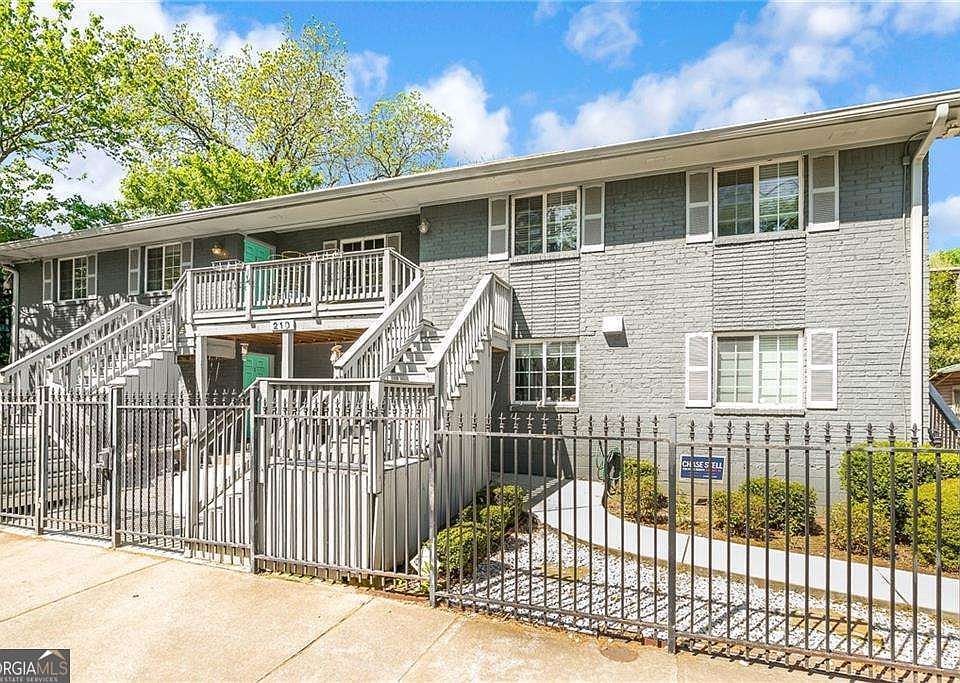 1st image of 210 Sampson St NE APT 3