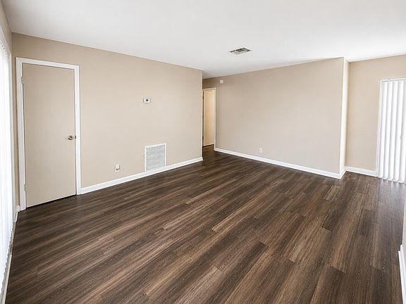 5th image of 4125 Woodside Dr APT 1