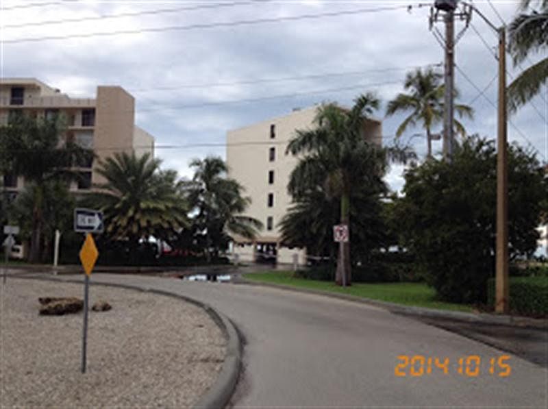 2nd image of 215 Bahia Via