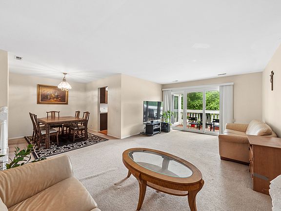 5th image of 256 Southwick Ct #256