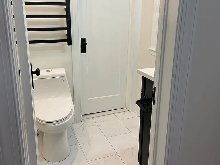 Guilford Apartments — Photo 18