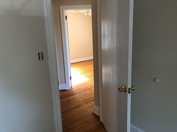 3rd image of 1711 Treemont Dr