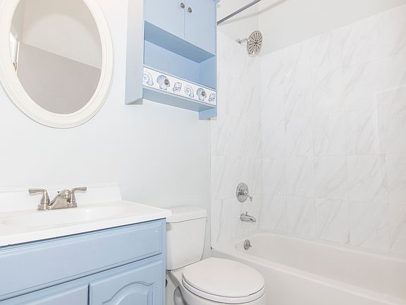 3rd image of 30-12 Astoria Blvd #5D