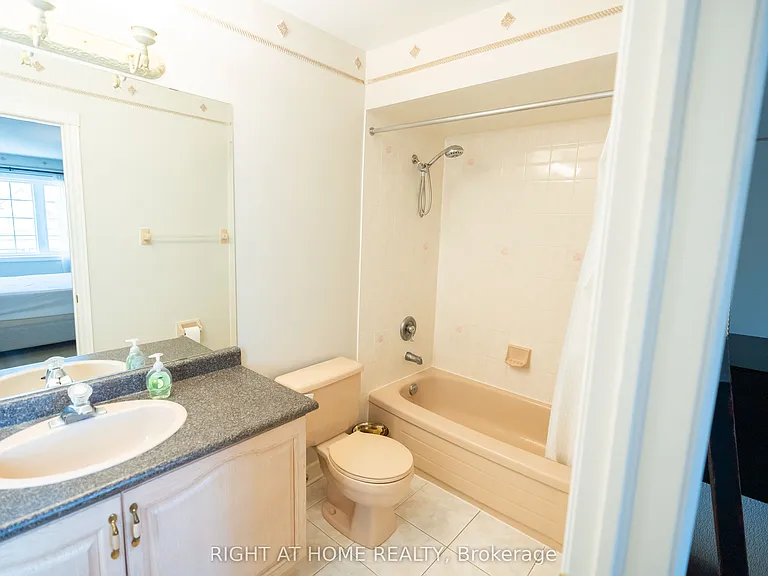 2427 Erin Centre Blvd — Photo 31