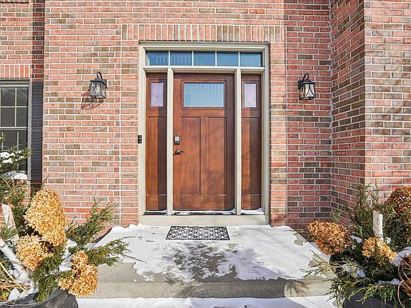 4th image of 16176 Hawthorn Path
