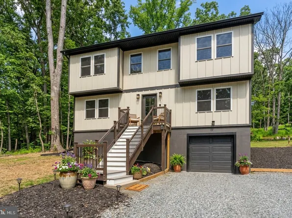 448 Cedar Ln, Bluemont, VA 20135