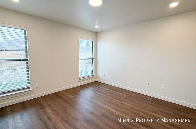 2151 Langford Ave — Photo 16