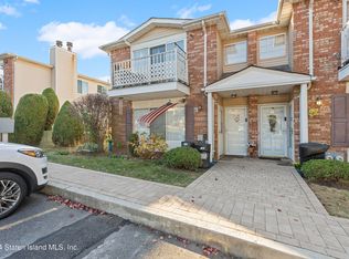 40 Saturn Ln, Staten Island, NY 10314