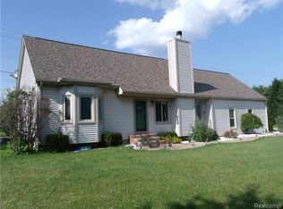 2340 Windmill Ln, Highland, MI 48356