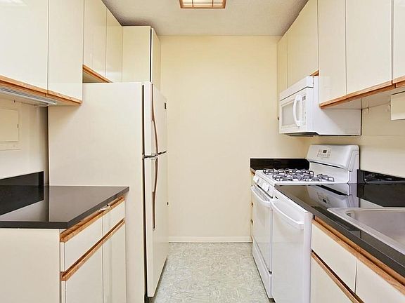 4th image of 99 Pond Ave APT 613
