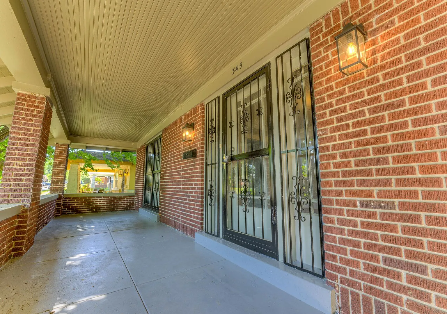 Rent Reduced! 3 Bed/1 Bath - Walk To Crosstown Concourse — Photo 3