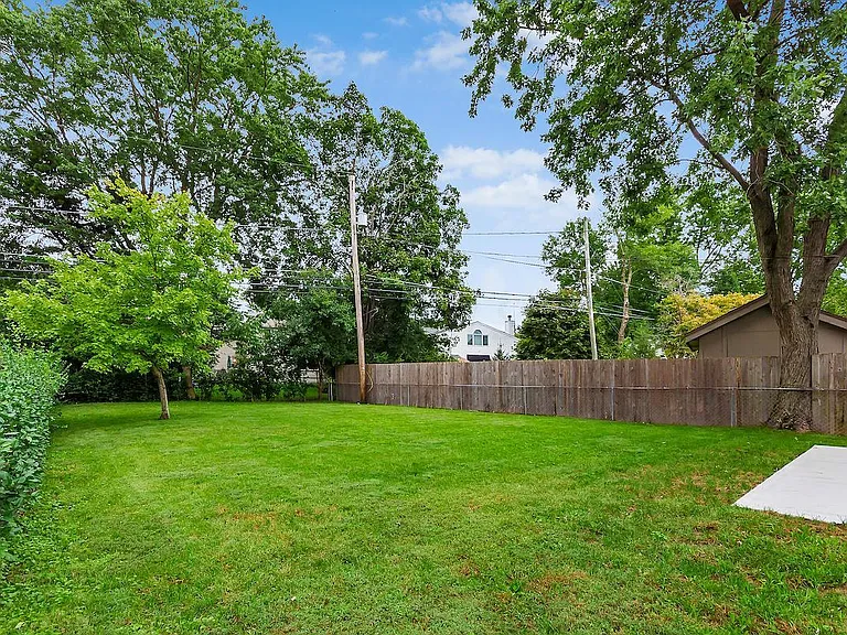 2242 Wickliffe Rd — Photo 6