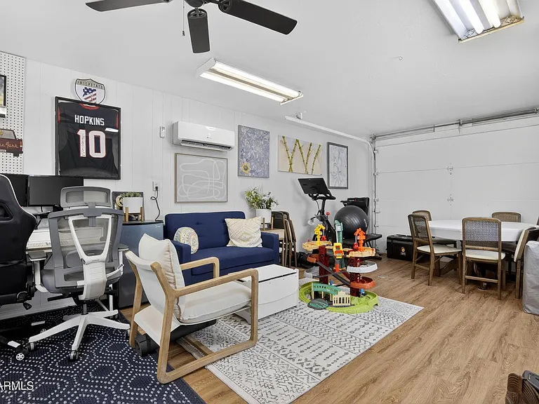 1022 W 13th St — Photo 30