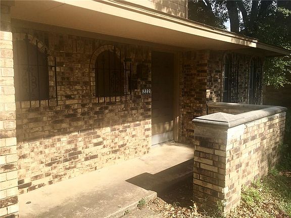 2nd image of 222 Brownwood Ct