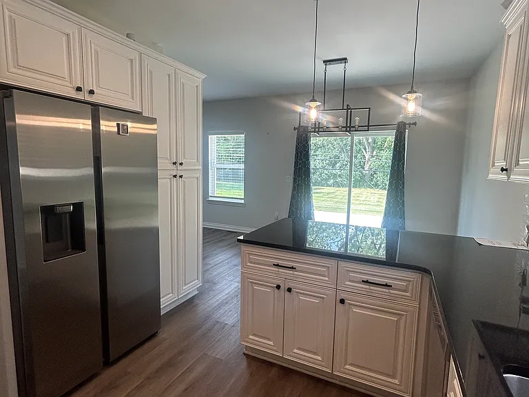 2323 E Maple Rd — Photo 5