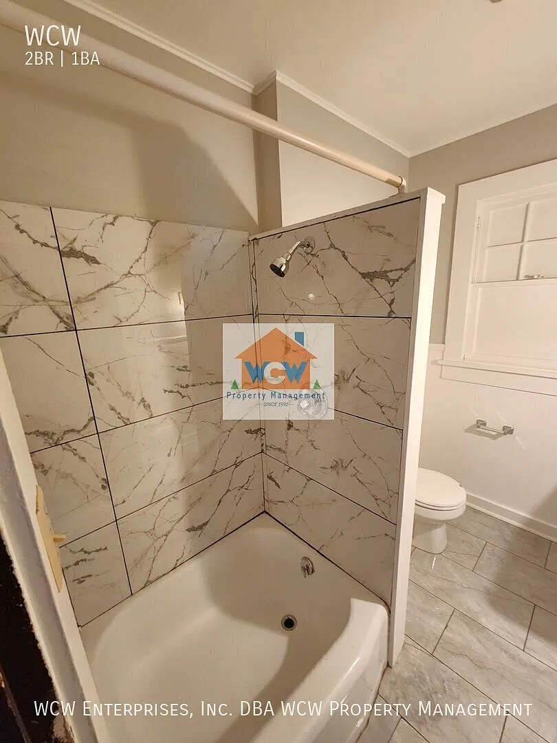 Nice and updated 2BR, 1BTH Apt close to Washburn University — Photo 4