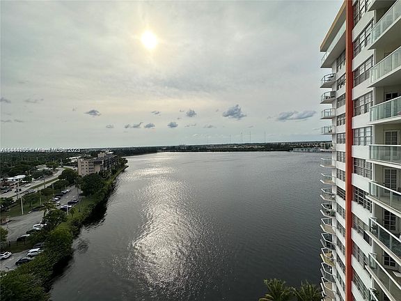 4th image of 1301 Miami Gardens Dr APT 1222W