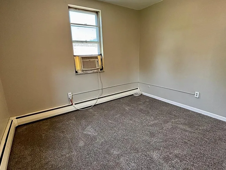 1030 Lawrence Ave — Photo 15