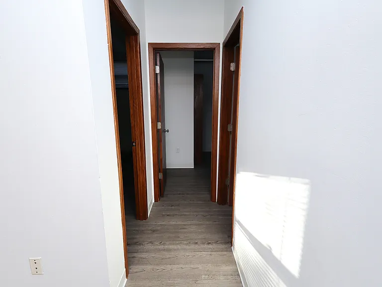 Yale Apartments — Photo 34