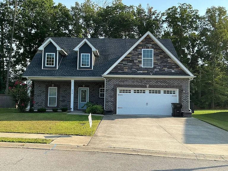 374 Rye Dr — Photo 1
