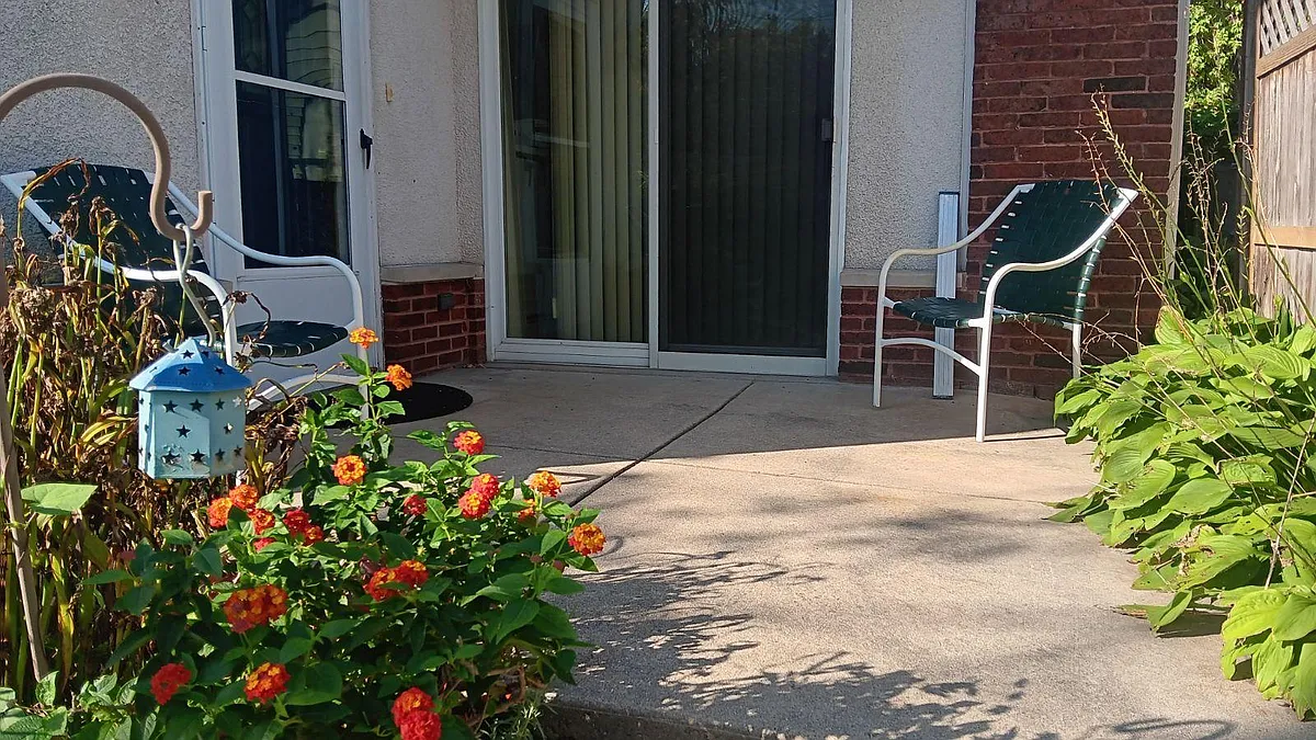 private patio southern exposure sun almost all day - 2521 N Cramer St #A