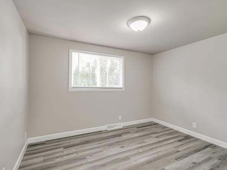 471 Farwell Ave — Photo 9