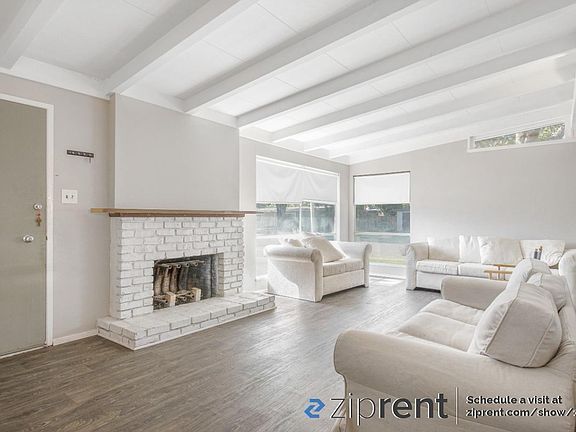 3rd image of 989 Cherry Ln