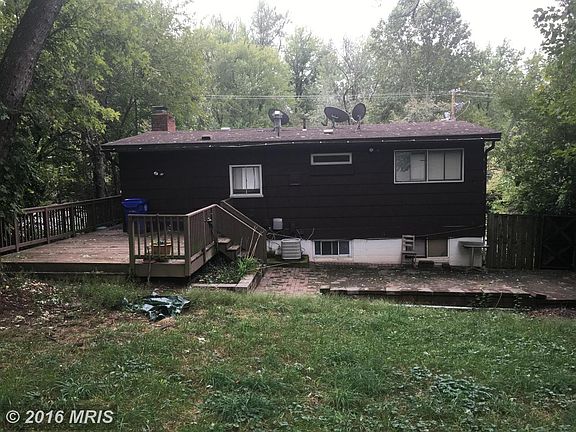 3rd image of 3915 Denfeld Ave