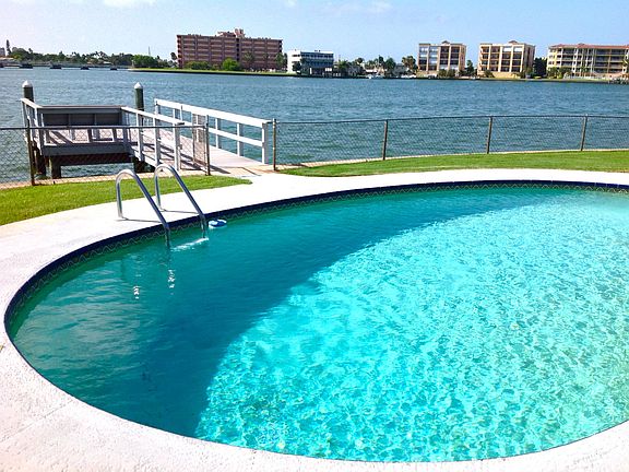 Pool, Bay & Dock