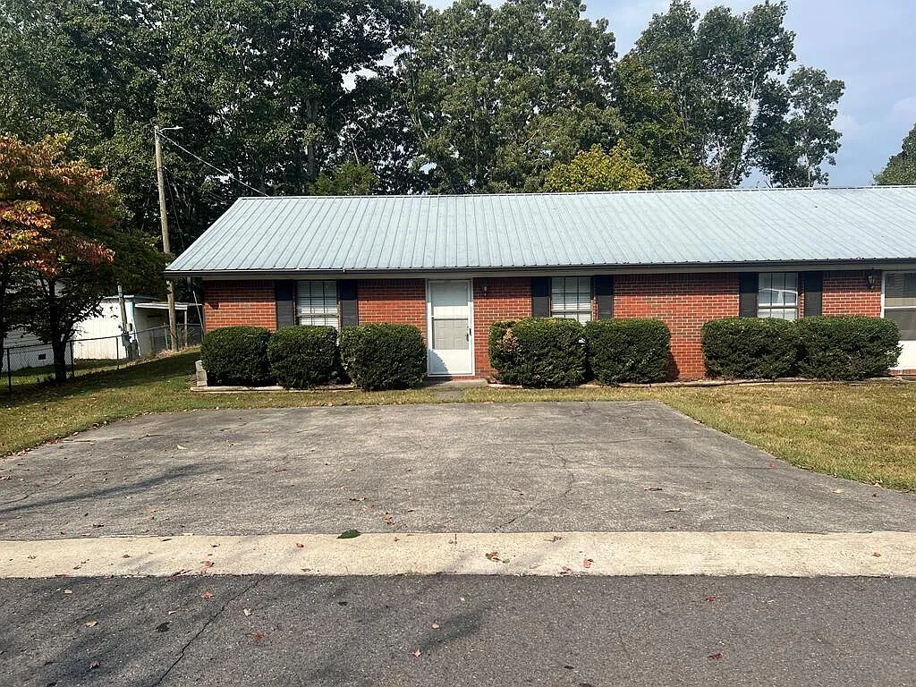 2 bed, 885 sqft, $1,100 — Photo 1