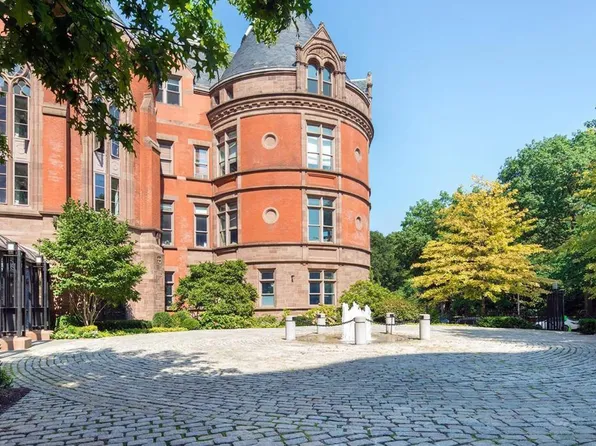 455 Central Park West image 14 of 16