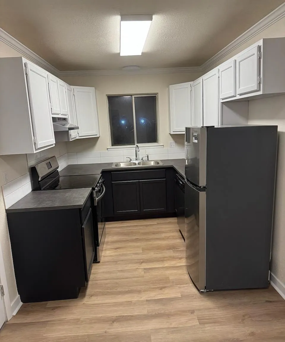 3 bed, 1.5 bath, 1204 sqft, $1,200 — Photo 3