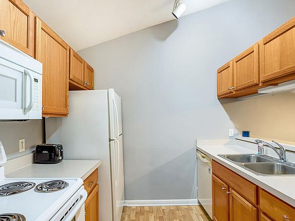 3rd image of 860 W Barrington Cir